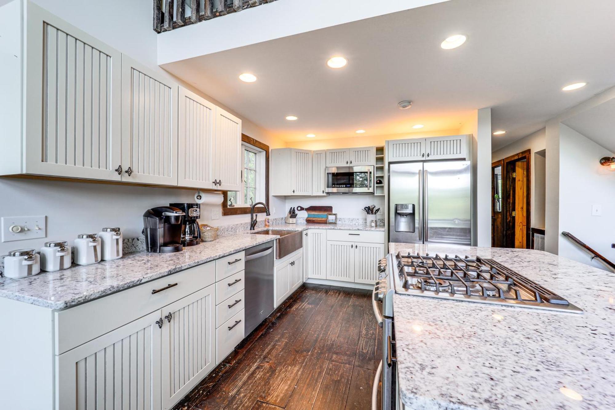 Luxe Appalachian Mountain Cabin With Hot Tub, Views Warrensville エクステリア 写真