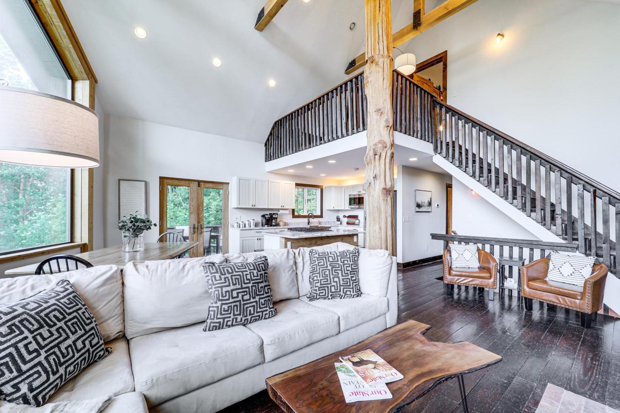 Luxe Appalachian Mountain Cabin With Hot Tub, Views Warrensville エクステリア 写真