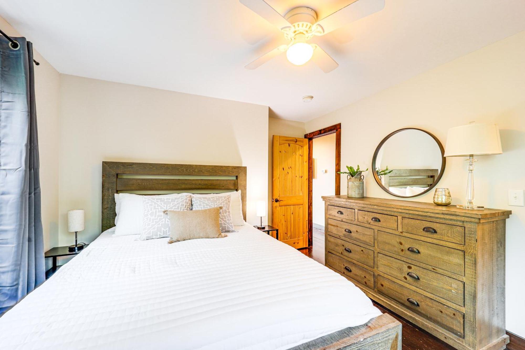 Luxe Appalachian Mountain Cabin With Hot Tub, Views Warrensville エクステリア 写真