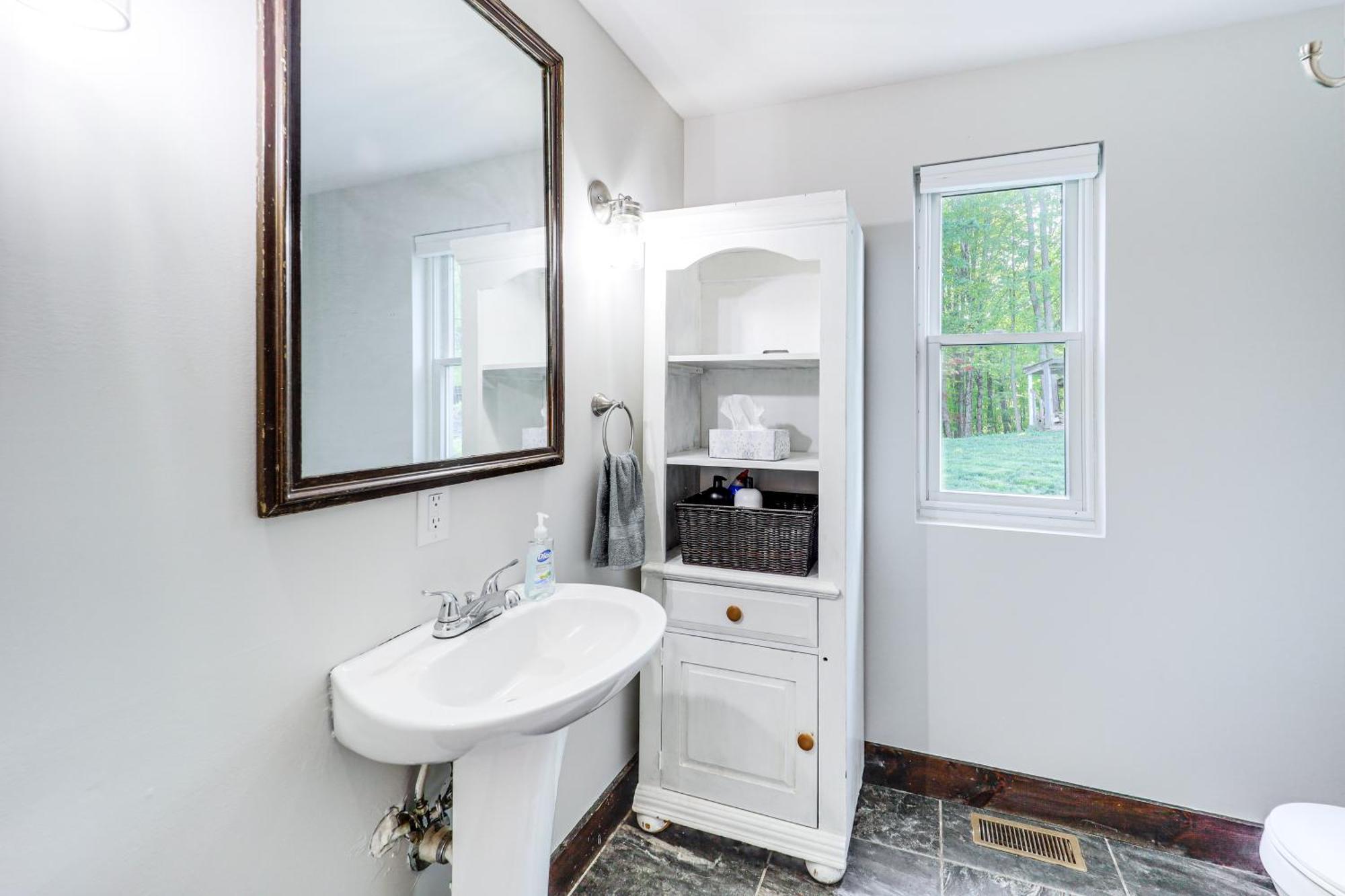 Luxe Appalachian Mountain Cabin With Hot Tub, Views Warrensville エクステリア 写真