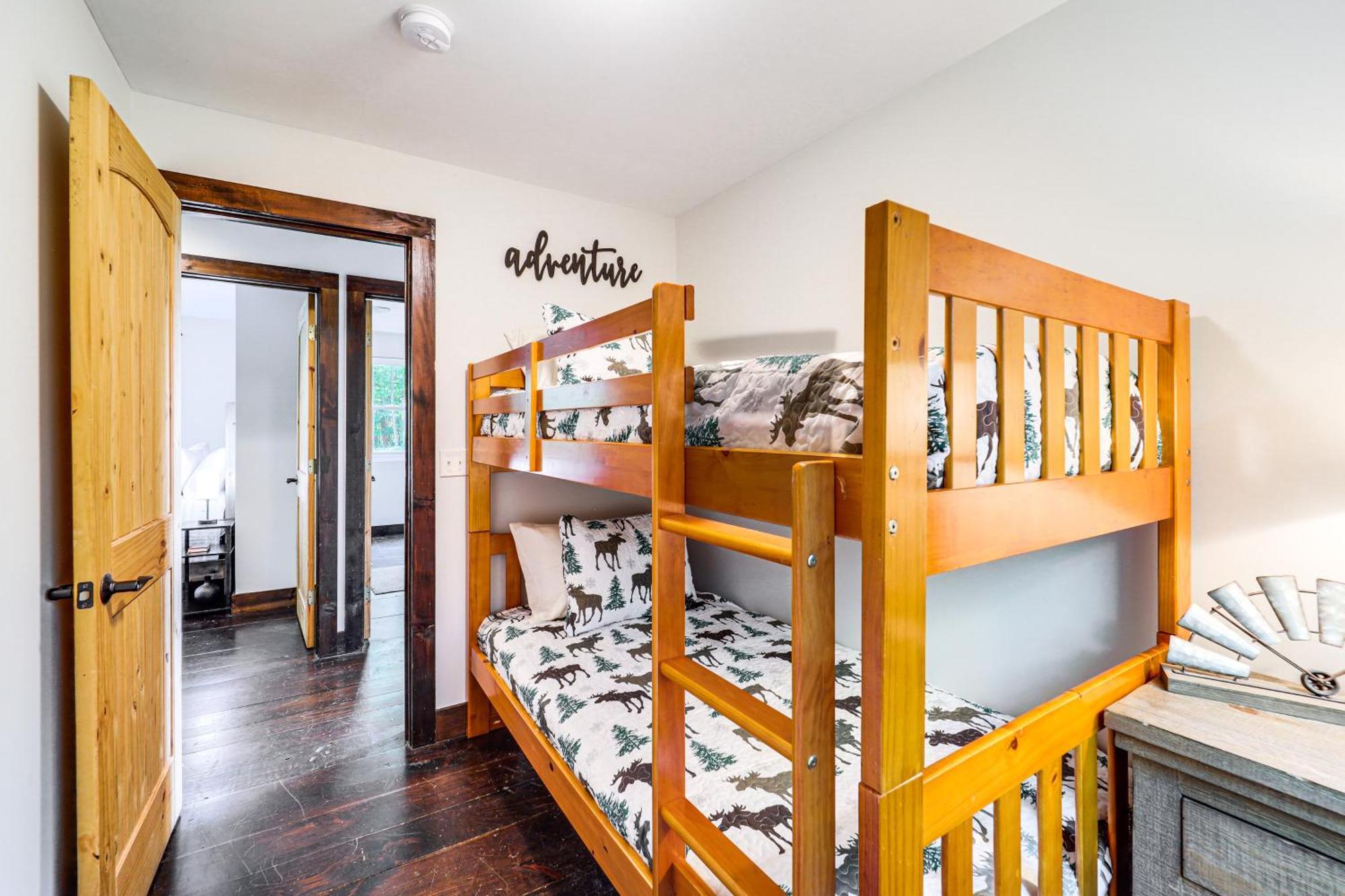 Luxe Appalachian Mountain Cabin With Hot Tub, Views Warrensville エクステリア 写真