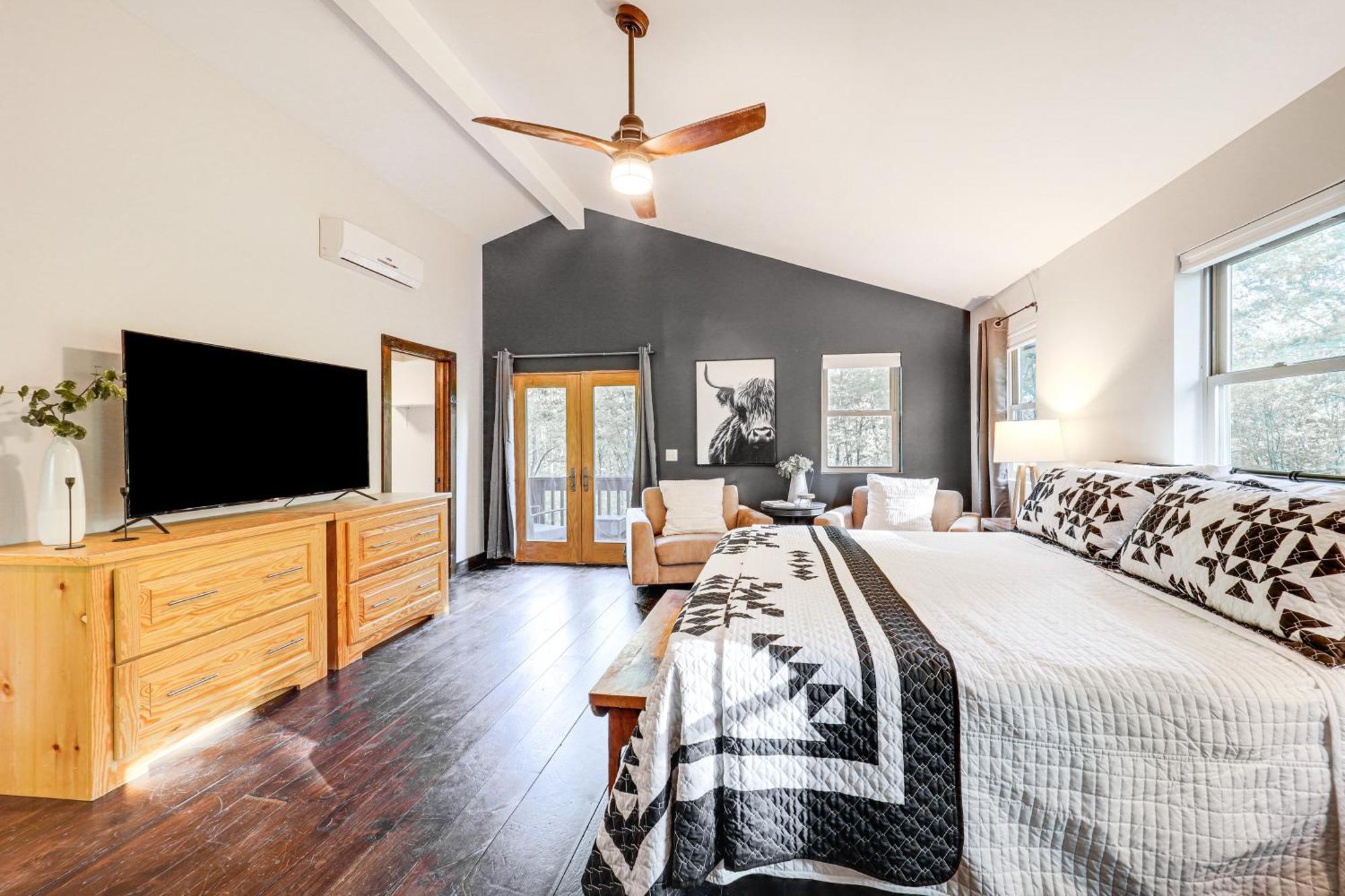 Luxe Appalachian Mountain Cabin With Hot Tub, Views Warrensville エクステリア 写真
