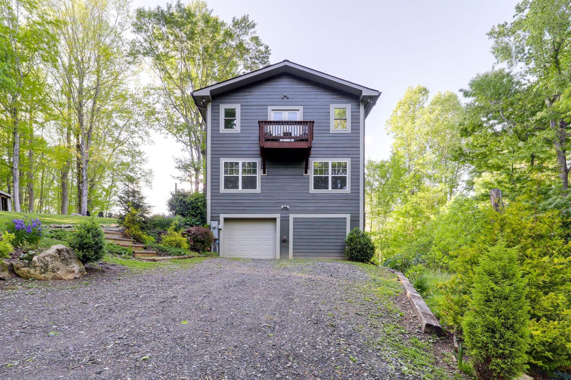 Luxe Appalachian Mountain Cabin With Hot Tub, Views Warrensville エクステリア 写真
