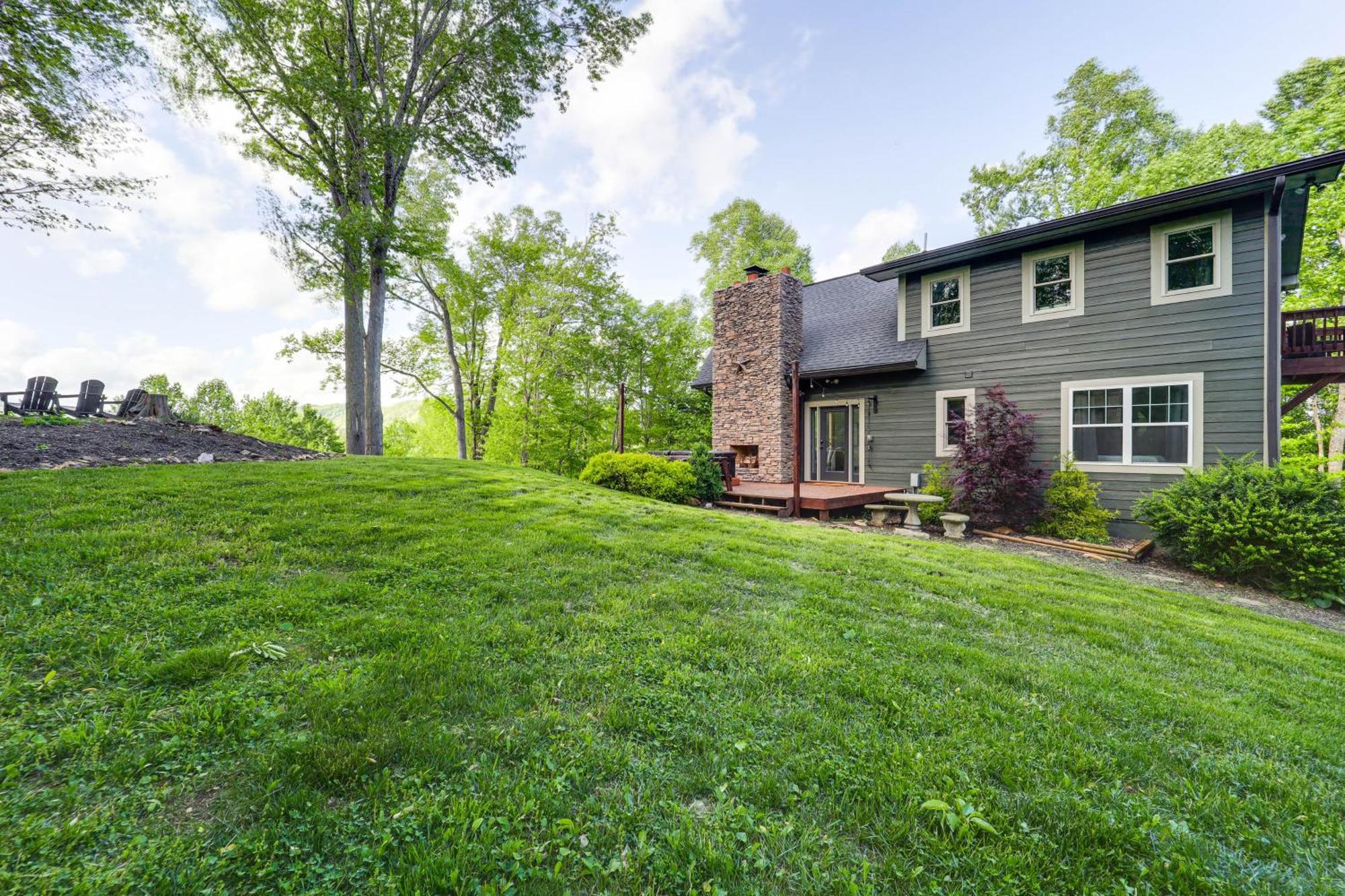 Luxe Appalachian Mountain Cabin With Hot Tub, Views Warrensville エクステリア 写真