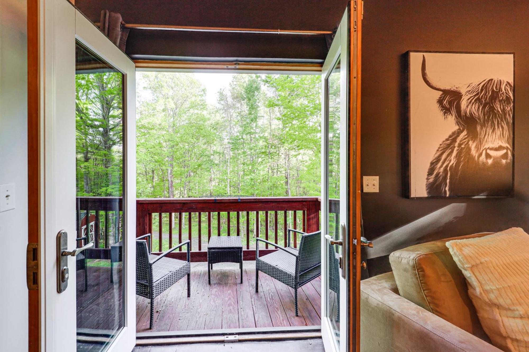 Luxe Appalachian Mountain Cabin With Hot Tub, Views Warrensville エクステリア 写真