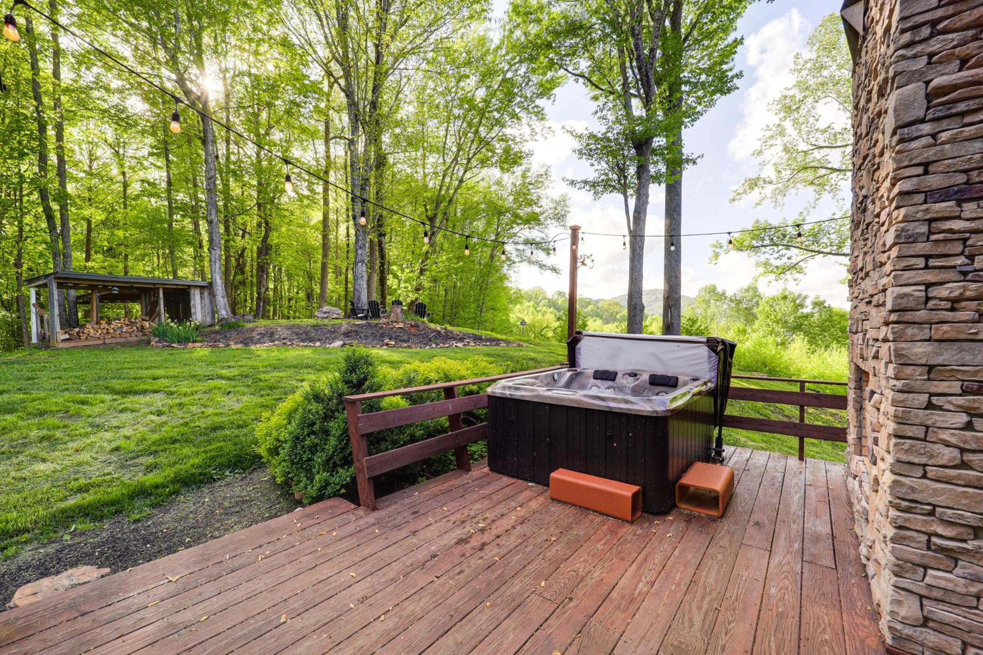 Luxe Appalachian Mountain Cabin With Hot Tub, Views Warrensville エクステリア 写真