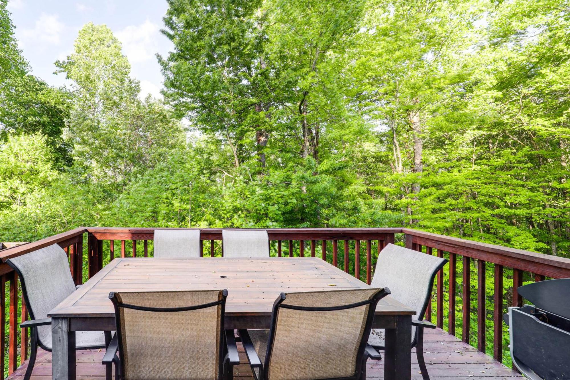 Luxe Appalachian Mountain Cabin With Hot Tub, Views Warrensville エクステリア 写真